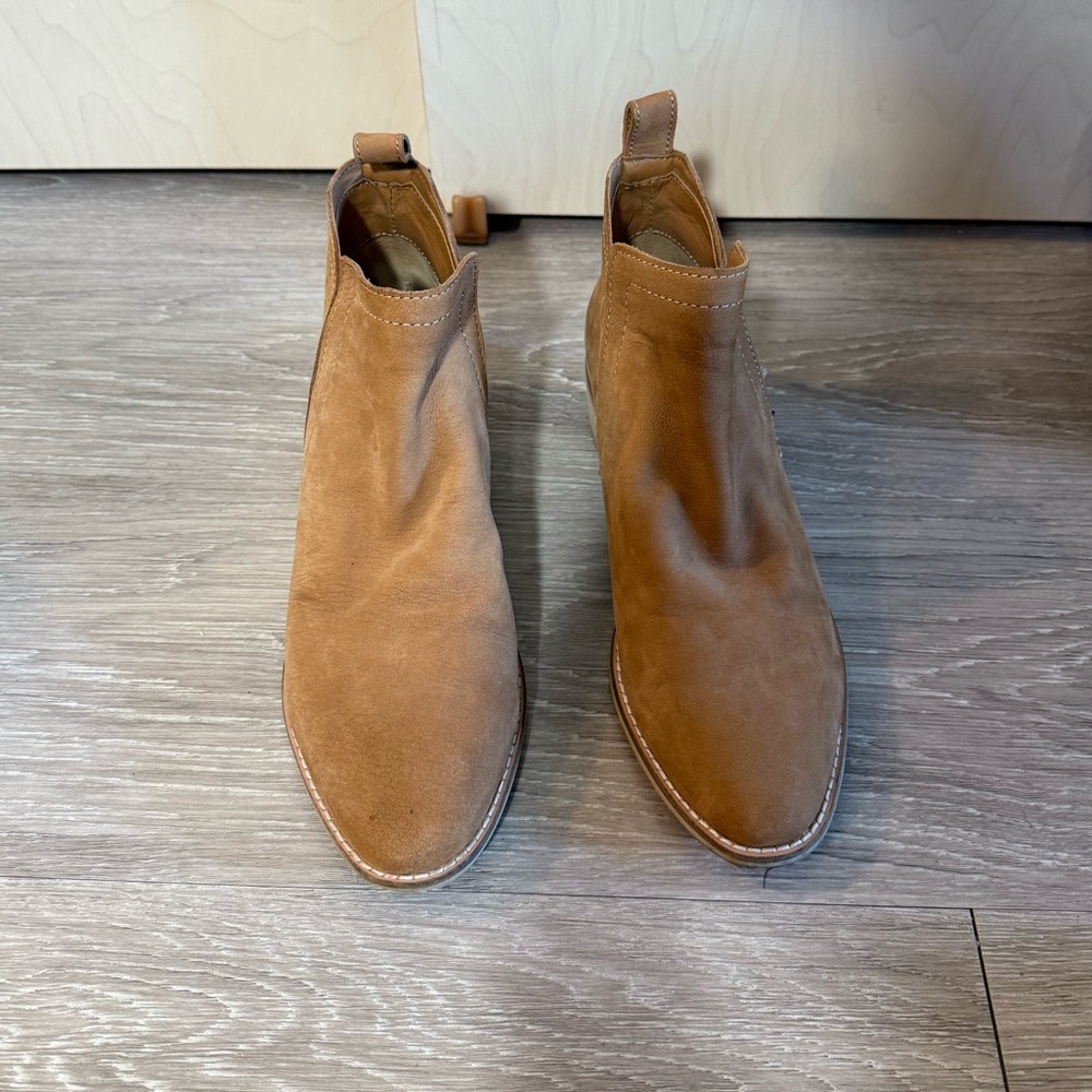 Women’s Tan Suede Chelsea Boots
